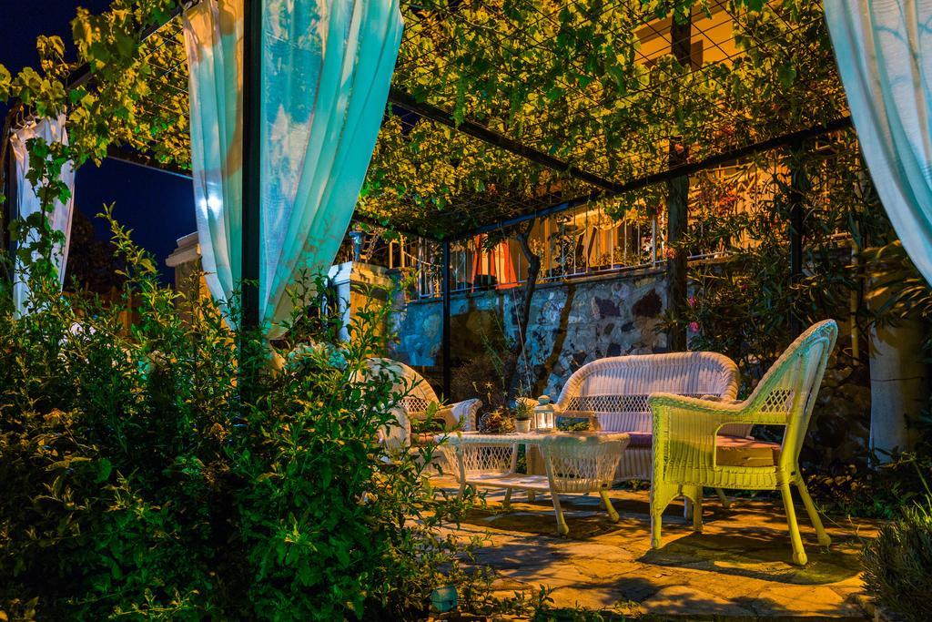 Cunda Esen Hotel Айвалык Экстерьер фото